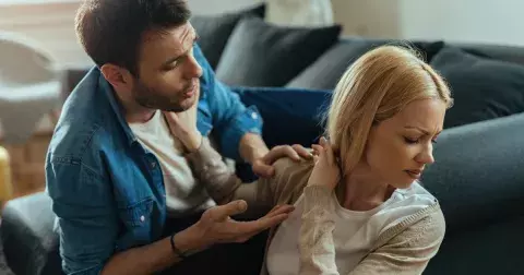 Ema (37 let): Manžel do mě ve vzteku strčil a já upadla, od té doby se ho bojím!