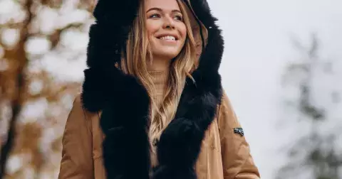Parky stokrát jinak. Vyzkoušejte ty s kožešinou, anebo z lesklých materiálů