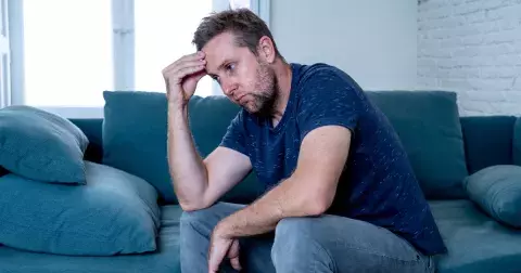 Toto chování značí muže s nízkým sebevědomím: Přehnaná kritika je pouze začátek