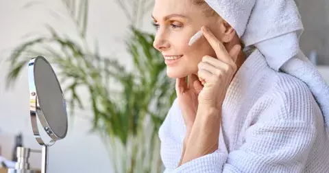 Nejúčinnější hydratační krémy nad 50 let podle redakce, které po létě prospějí pokožce: Seženete je v drogerii do 200 Kč