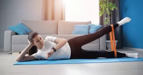 3 cviky, které prodlouží svaly nohou a vy budete vypadat opticky štíhlejší