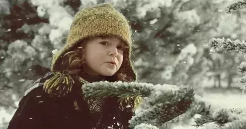 Jak dnes vypadá holčička z vánoční reklamy: Bez roztomilé Sandry Flemrové a jejího „já nemusím, já už ho vidím” by snad ani nemohly být Vánoce