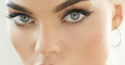 Kompletní péče o řasy: Vyzkoušejte triky odborníků, po kterých vaše řasy zesílí a budou nepřehlédnutelné