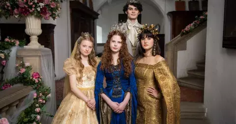 Štědrý večer zpestří pohádka Tři princezny: Jedna chytrá, druhá odvážná, třetí krásná. Která uloví netradičního prince Felixe?