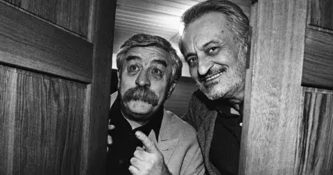 Hvězda S tebou mě baví svět Július Satinský bavil ostatní, sám však utápěl žal v alkoholu. Zničila ho tragická smrt ženy