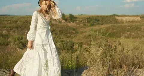 Nejkrásnější sukně roku 2024, která sluší ženám ve 30, 40 i 50 letech: Vsaďte na dlouhé krajky