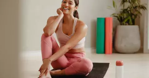 Špatné držení těla je civilizačním problémem: Tento jednoduchý cvik vylepší nejen držení těla, ale i rovnováhu. Zacvičte si Twist ještě dnes