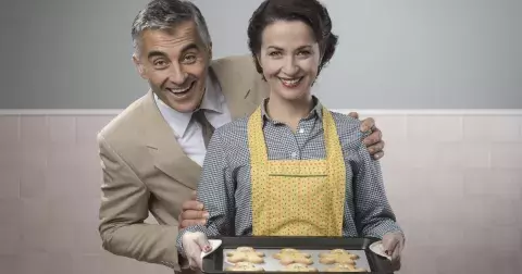 Vánoční cukroví za socialismu: Kulinářská nostalgie plná kreativity a skromnosti. Naše maminky byly mistryněmi improvizace a odnesly to oteklýma nohama