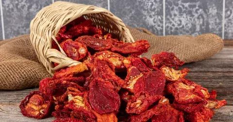 Tato pochoutka zažene chuť mlsat a podle odborníků chrání před cukrovkou. Dejte si 3 kousky denně