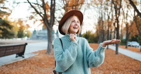 Pleteniny vládnou podzimu 2024: Vzory a střihy, ve kterých omládnete. Uberou nejen roky, ale i kila