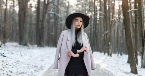 Jedny nadčasové šaty za necelých 500 Kč 5× jinak: Stylingové tipy pro nejrůznější příležitosti i roční období