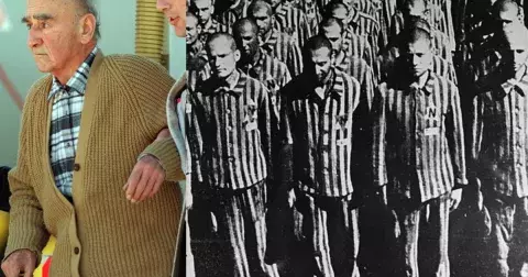 Důstojník SS Josef Schwammberger byl postrachem pro mladé dívky i děti. Těm mlátil hlavičkami o zeď