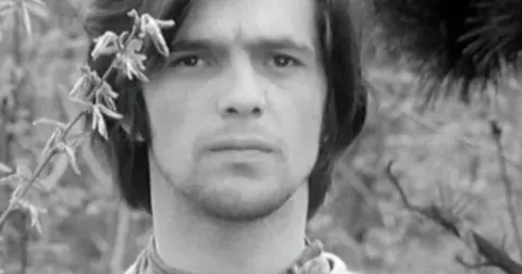 Kvíz: Dokážete poznat české herce a herečky v jejich prvních rolích anebo v mladých letech? Všechny se vám jistě rozeznat nepodaří