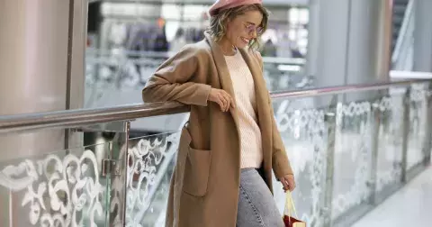 Stylové šály a pokrývky hlavy: 6 trendů pro zimu a jaro 2025