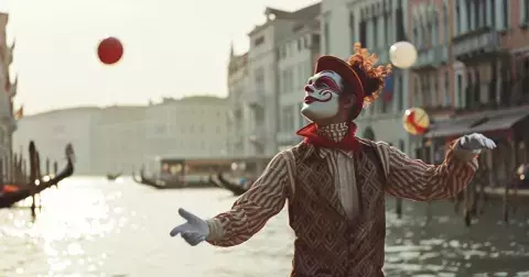 Klaun Frank Slivers Oakley z přelomu 20. století byl tak vtipný, že na jeho vystoupeních museli být lékaři. Přesto spáchal sebevraždu