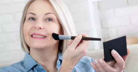 Přirozené líčení podle Francouzek, které sluší i ženám nad 50 let