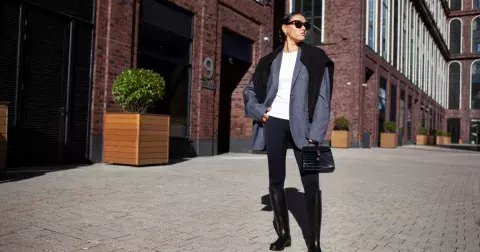 Na nepraktické podpatky letos zapomeňte, v roce 2025 je nahradí boty, které milují hlavně ženy 50+