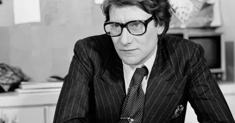 V dětství byl obětí šikany, za černý rolák dostal od Diora vyhazov. Kdo byl módní návrhář Yves Saint Laurent