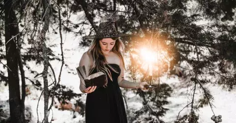 Těmto 3 znamením zvěrokruhu změní nový rok 2025 život od základů