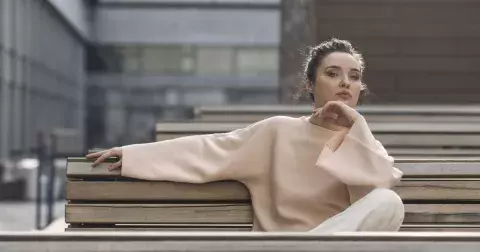 Stylové, pohodlné, dávají nekonečně možností. Mikiny jsou must have kouskem jara 2025