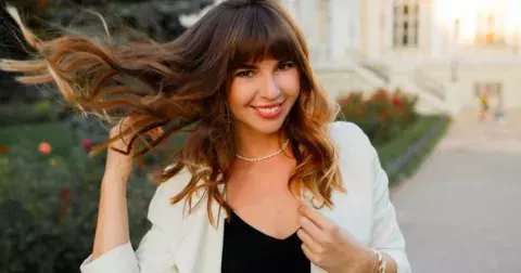 Pokud je vám více než 50 let, vyhněte se těmto 4 účesům: Zvýrazní vrásky a jsou nepraktické