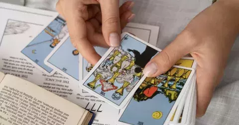 Tarotový výklad na týden od 17. do 23. února: Císař nám dá stabilitu, Hvězda inspiraci. Každé znamení má však svou kartu týdne