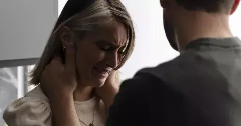 Lucie (46 let): Řešila jsem vztah a mezitím jsem se zamilovala do kamaráda, který mi byl ramenem pro uplakané oči