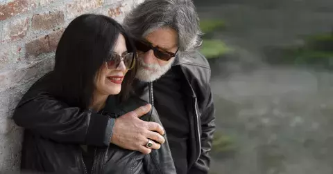 Martina (40 let): Zamilovala jsem se do otce svého přítele. Ten mi začal vyhrožovat rozchodem, když se to dozvěděl