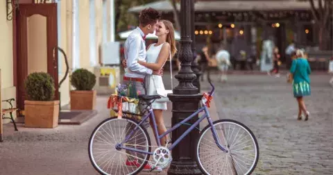 Vztahy dneška: Skutečně měníme sex za lásku a partnerství?