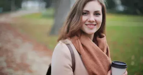 Podzimní móda: Doplňky, které dodají vašemu outfitu šmrnc a nestojí víc než pětistovku