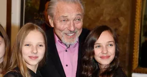 Charlotte Elle Gottová roste do krásy. Pohledná brunetka je kopií svého otce