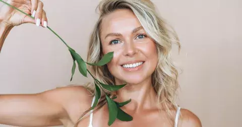 Bylinka, která je ideální pro ženy: Uleví od příznaků menopauzy, pomůže při bolestivé menstruaci a dokonce usnadňuje početí