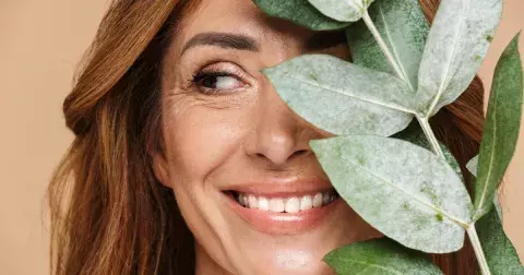 Krásné vlasy i po 40 vám zajistí potraviny v barvách duhy