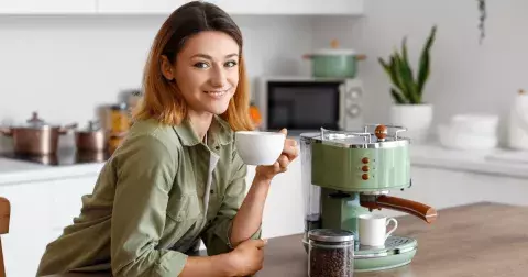 Káva jako nápoj hubnutí? Kdy pomáhá spalovat tuk a proč si ji dát před cvičením, objasňují nové výzkumy