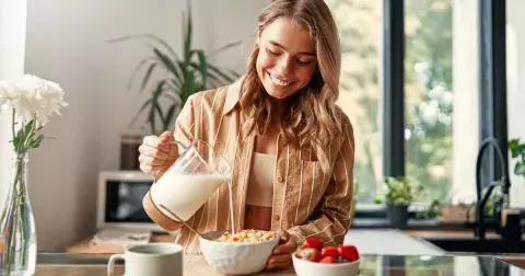 Váš metabolismus nastartuje zdravá snídaně. Záleží ale na jedné překvapivé věci