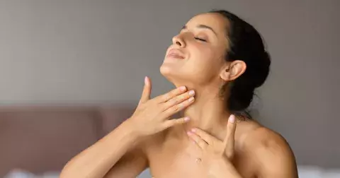 5 tipů pro skvělou péči o krk, stárne totiž stejně rychle jako obličej