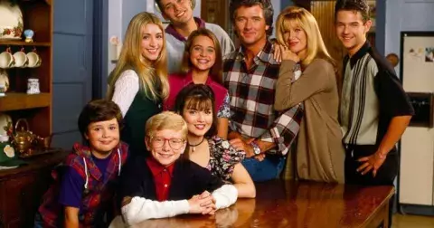 Co dnes dělá Kouďák ze seriálu Krok za krokem? Byl obviněn z domácího násilí a je z něj hora svalů