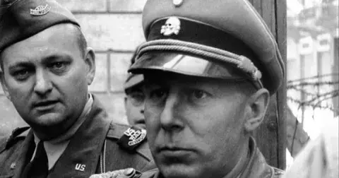 Kamarád Heydricha Walter Rauff: Vymyslel pojízdné plynové komory, pracoval pro tajné služby a na jeho pohřbu se hajlovalo