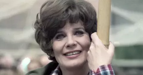 Úžasná herečka a fenomenální zpěvačka Laďka Kozderková: Poklonu ji vysekla oscarová hvězda, bohužel v pouhých 37 prohrála svůj boj s rakovinou