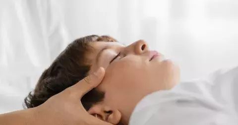 Když trpí mysl dětí i dospělých. Jak působí psychika na zdraví těla, prozradí fyzioterapeut Tomáš Rychnovský