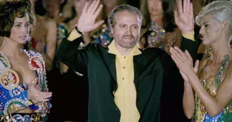 Geniální návrhář Versace zemřel rukou vraha: Mohla za to mafie, nebo šlo o pomstu za nakažení virem HIV?