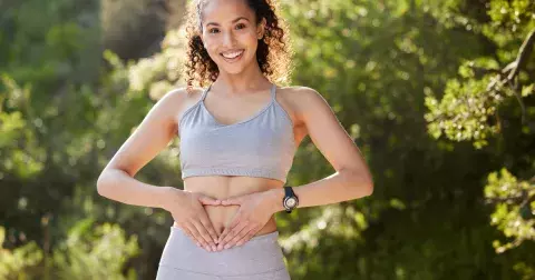 Jak po 40 zlepšit zdraví svých střev: Tohle dělejte každý den a vaše střeva vám poděkují. Navíc zpomalíte stárnutí