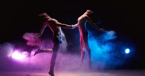 Dokonalá spřízněná duše pro každé znamení zvěrokruhu: Lvy upoutá tajemnost, Váhy touží po krasavcích