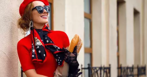 Objevte kouzlo vintage módy: Áčkové šaty můžete nosit na 100 způsobů, zamilujete si je stejně jako Francouzky