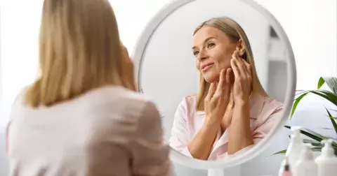 Nové trendy v líčení pro jaro 2025: Kosmetiku pro zralou pleť pořídíte již okolo 100 Kč