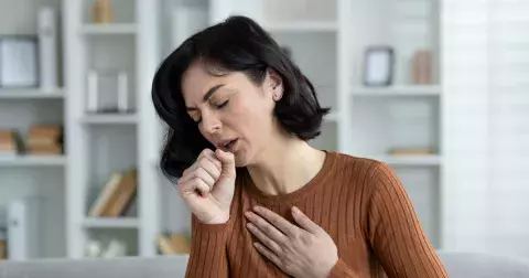 Kašlete déle než tři týdny? Může to být rakovina i nemoc, kterou byste si s kašlem nespojili