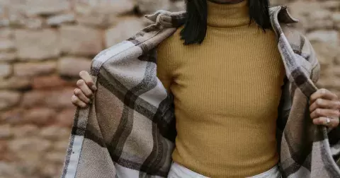 Flanelové košile můžete nosit i do práce: Vyzkoušejte tyto originální kombinace