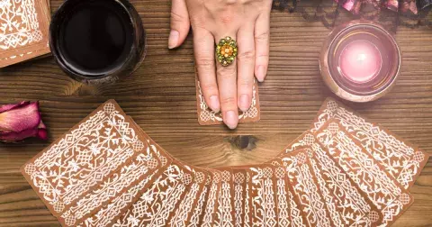 Výklad mariášových karet na duben 2025 podle Jany Rubešové: Duben je plný příležitostí, vylepšit můžete finance i zdraví. Velmi důležitá bude voda