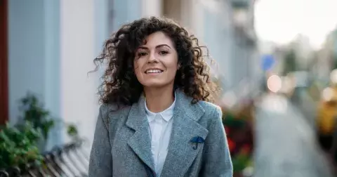 Vlasový trend roku 2025? V nové podobě se vrací předrevoluční hit, který nosila téměř každá žena. Objem dodá i nejjemnějším vlasům