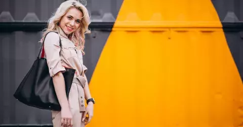 Nový rok, nová kabelka. Hitem letošního roku jsou maxi kabely. Nejžhavější kousky, které se hodí pro ženy po 50